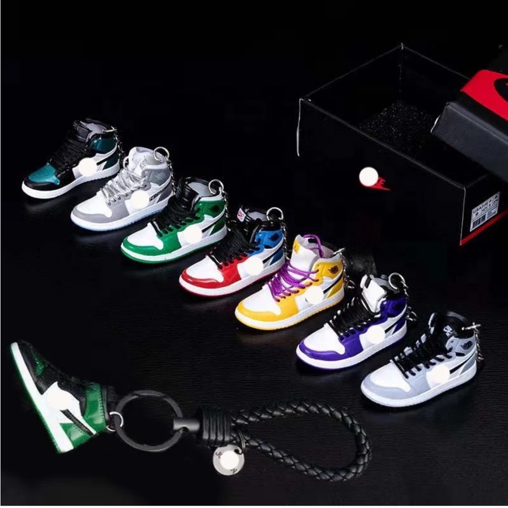 Mini Basketball Nike Air Jordan 3D Sneaker Keychain - Picture 4 of 11